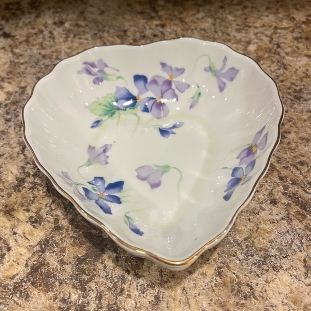 Vintage Toyo Spring Violet Heart Shaped Trinket Dish